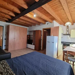 https://antica-corte-ortaia-appartamenti.hotelinveneto.com